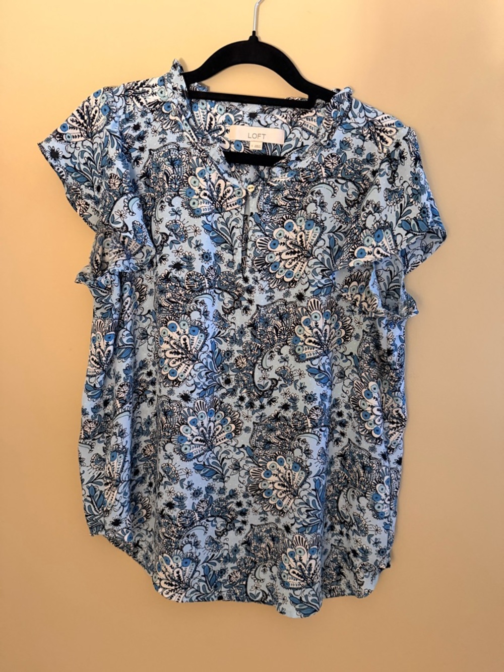 LOFT Light Blue Floral Ruffle Short Sleeve Blouse Size Small